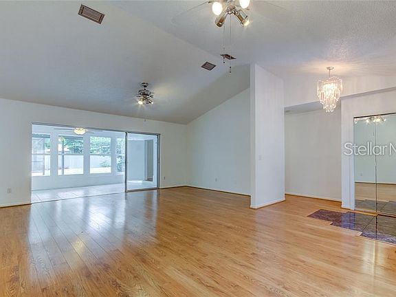 5th image of 1501 Poinsettia Ave
