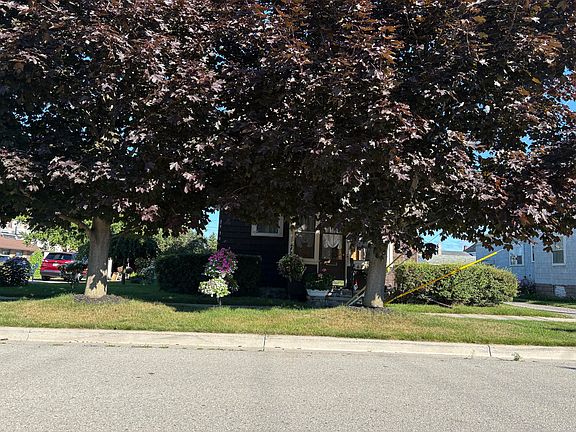 4th image of 411 Commercial St