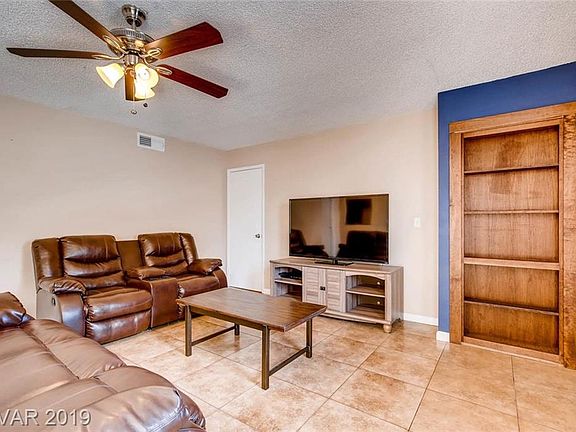 5th image of 2105 W Oakey Blvd