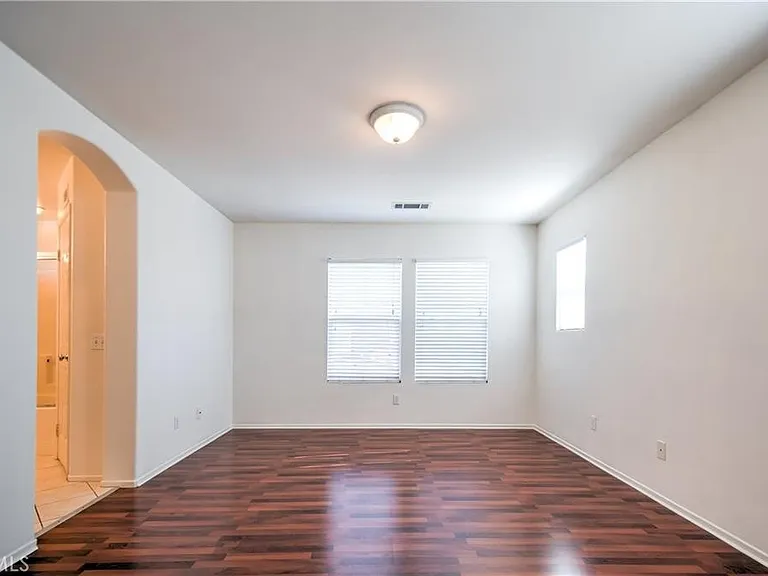 8 Silvermaple — Photo 16