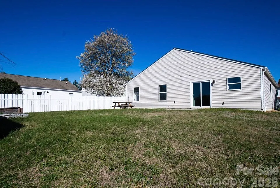 3 bed, 1578 sqft, $1,850 — Photo 3