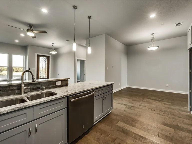5827 Rivendell Dr — Photo 7