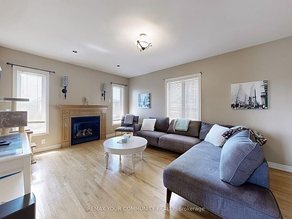 4th image of 24 Cachet Hill Cres