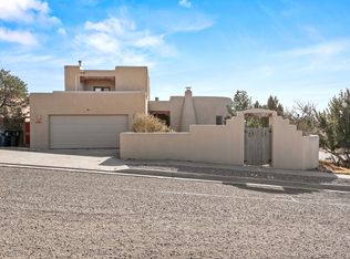 2925 Pueblo Tsankawi, Santa Fe, NM 87507