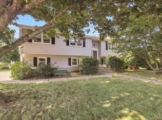 82 Glenwood Dr, Wethersfield, CT 06109