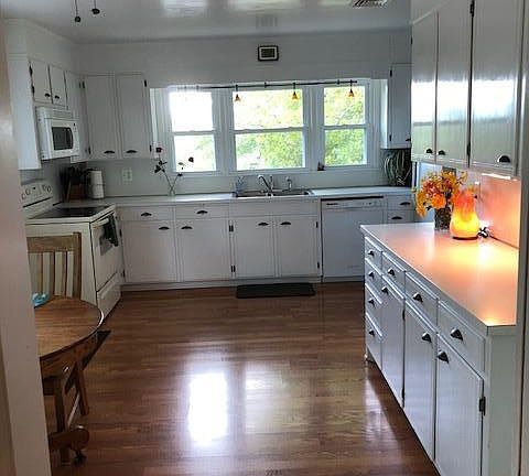 3rd image of 1500 Linden Ave