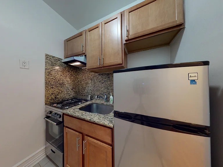 338 E 70th St #5D — Photo 6