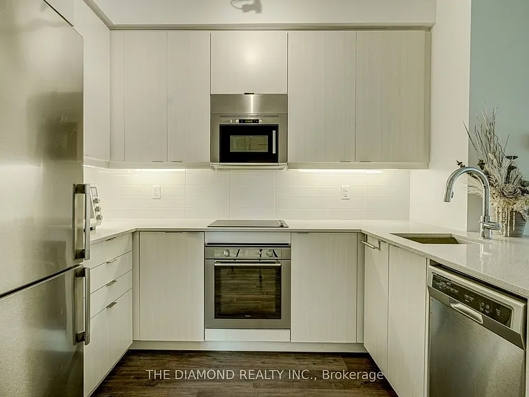 101 Erskine Ave #321 — Photo 4