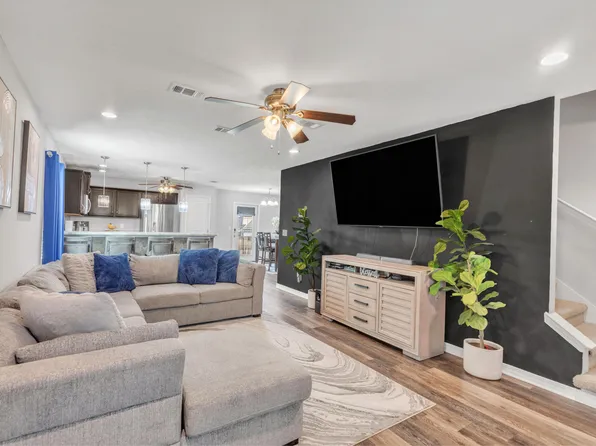 503 Eisenhower Dr, Crestview, FL 32539