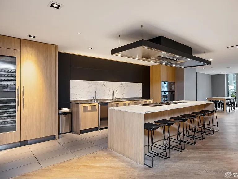 201 Folsom St #33D — Photo 45