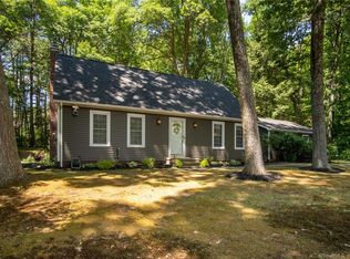 8 Hampton Village Dr, Granby, CT 06035