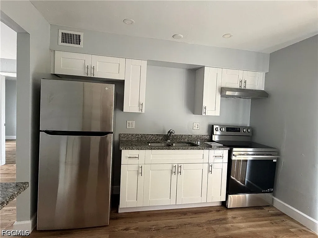 2 bed, 1.0 bath, 884 sqft, $1,600 — Photo 2