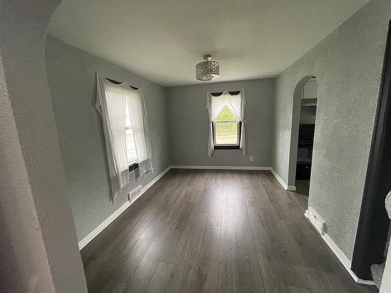 S Henrietta Ave — Photo 16