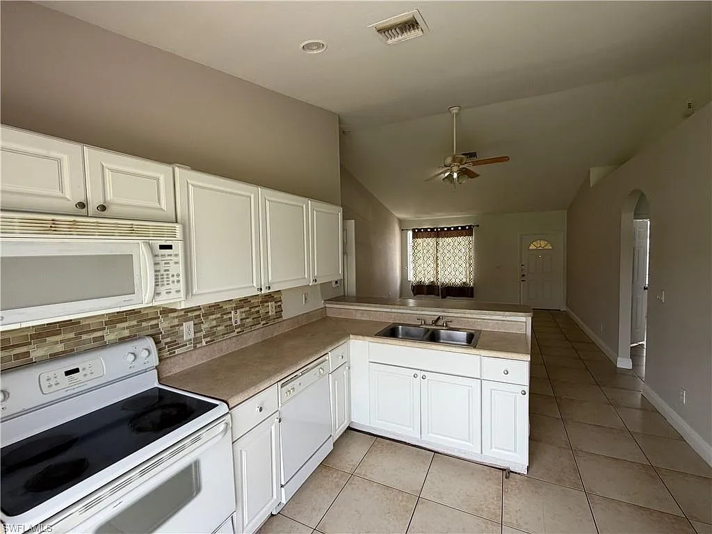3 bed, 3.0 bath, 1280 sqft, $1,800 — Photo 3