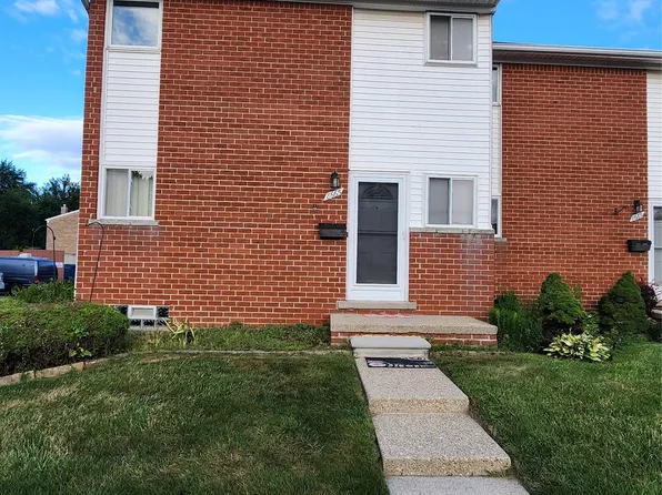 8665 Sterling St, Center Line, MI 48015