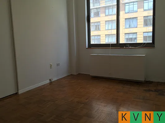 Rented by KVNY Soho | media 4