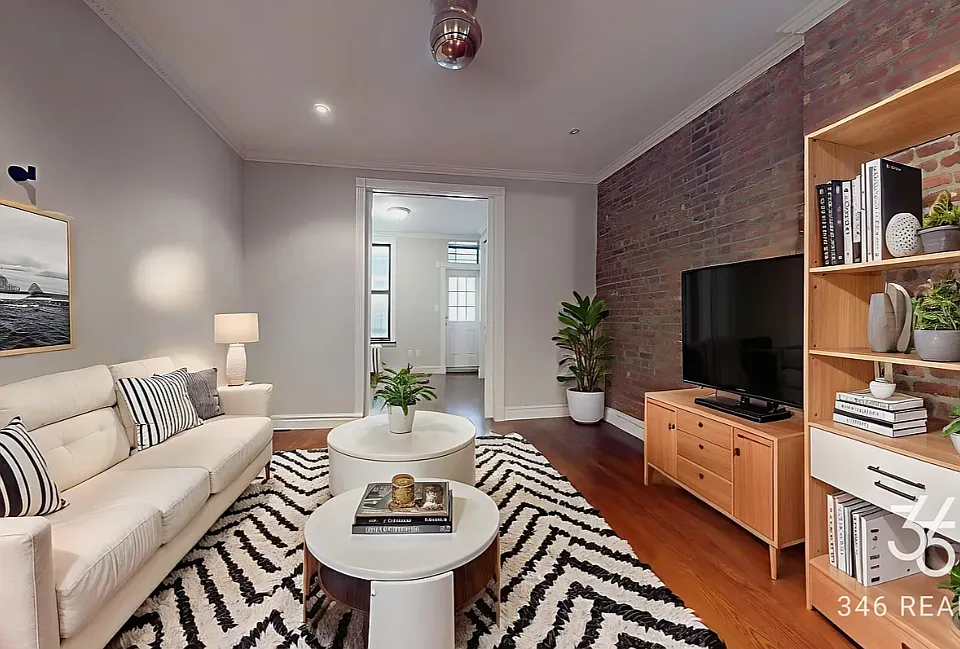 210 E 25th St #4RE