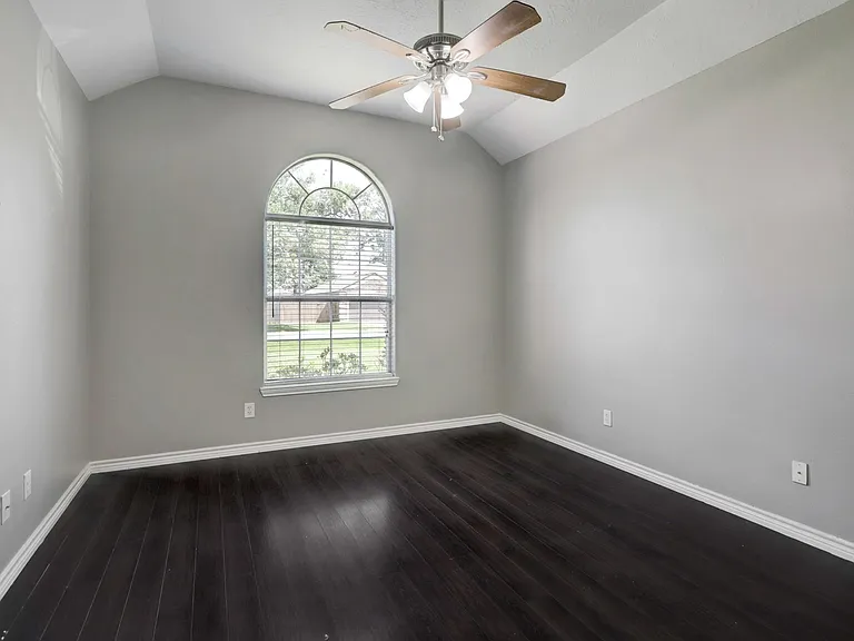 2707 Lake Breeze Ln — Photo 8