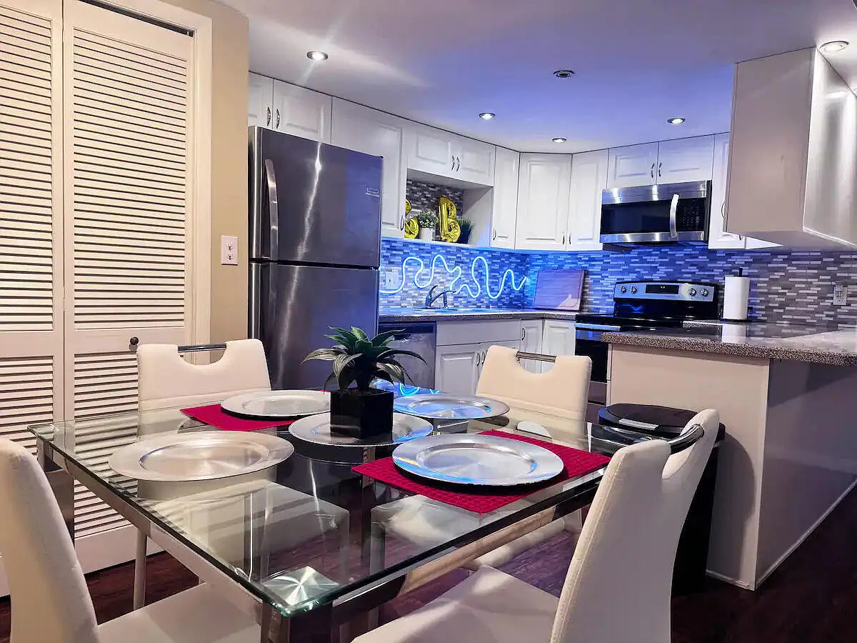 2 bed, 2.0 bath, 896 sqft, $2,100 — Photo 1