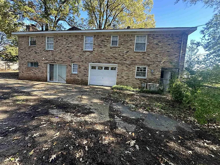 3265 Hanna Dr — Photo 2