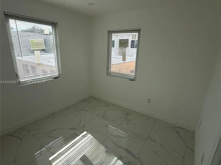 729 SW 3rd St #2 — Photo 7