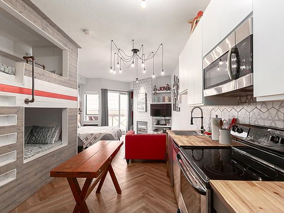 4th image of 4368 Main St #318