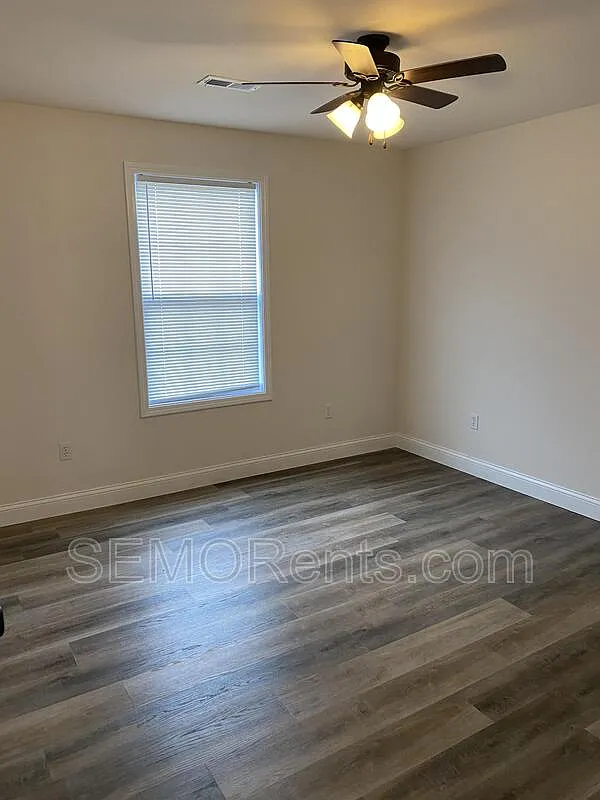 2 bed, 1.0 bath, $750 — Photo 4