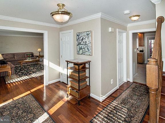 5th image of 13585 Melville Ln