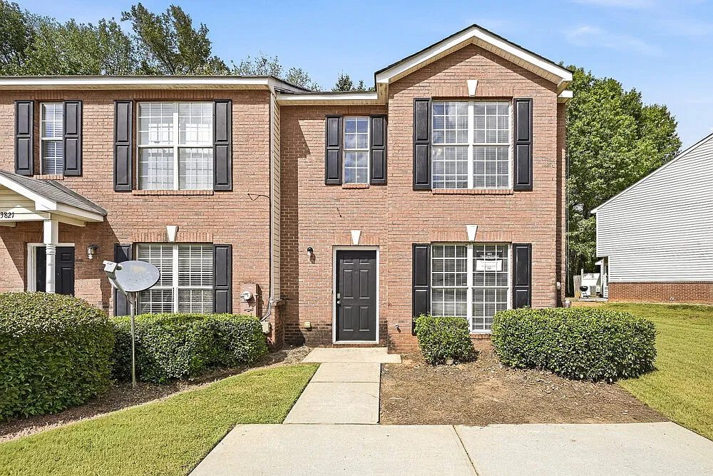 3 bed, 2.5 bath, 1560 sqft, $1,730 — Photo 1