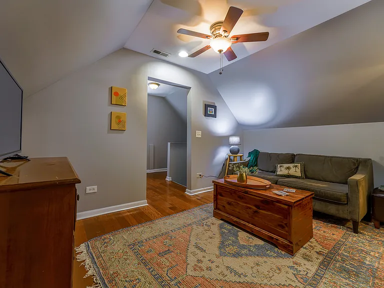 3611 W George St — Photo 10