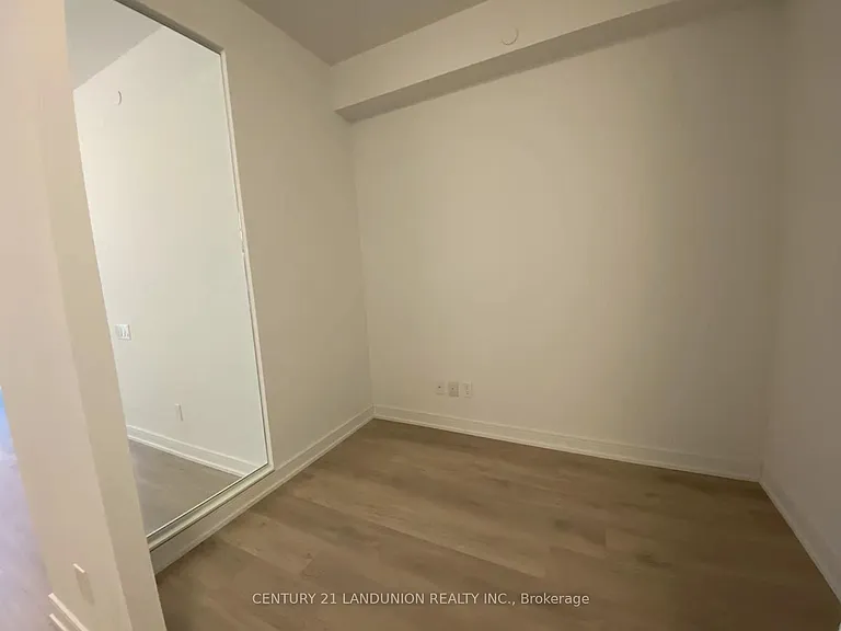 3 Gloucester St #812 — Photo 4
