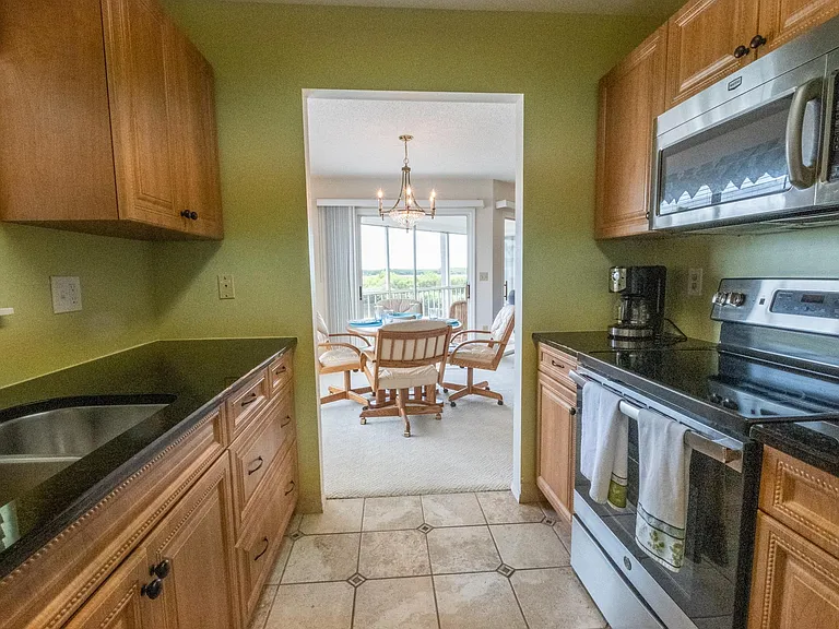 831 Audubon Dr — Photo 13