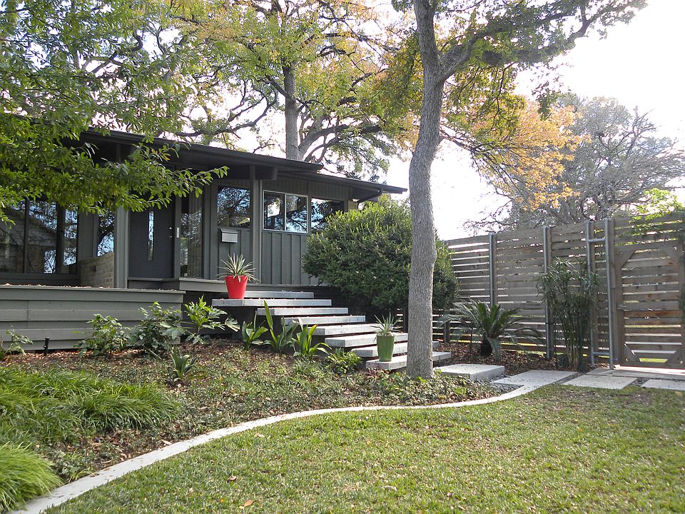 Entry from courtyard
