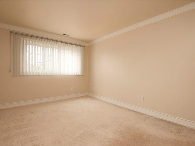 480 Baldwin Ave #20 — Photo 7