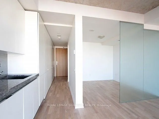 629 King St W #1318 — Photo 8