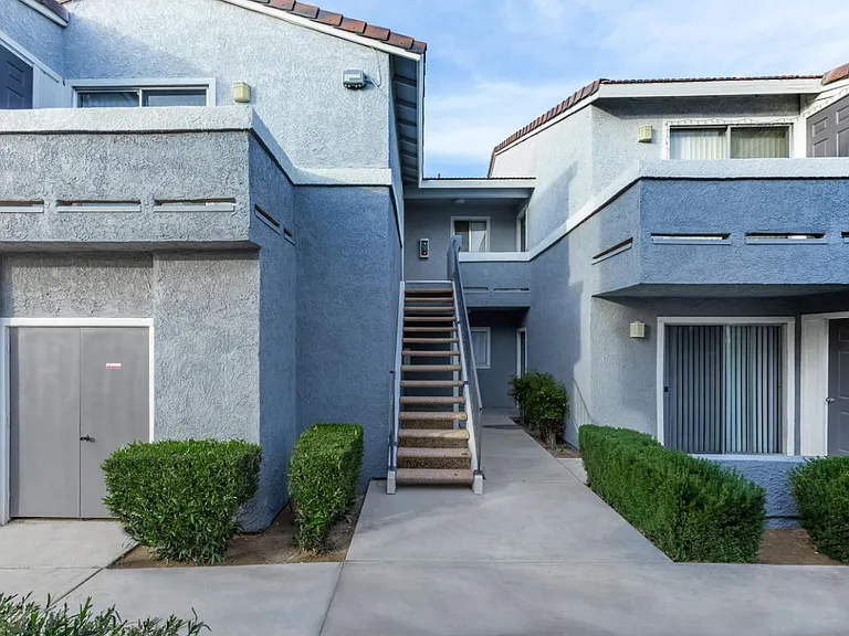 Desert Heights Apartment Homes — Photo 8