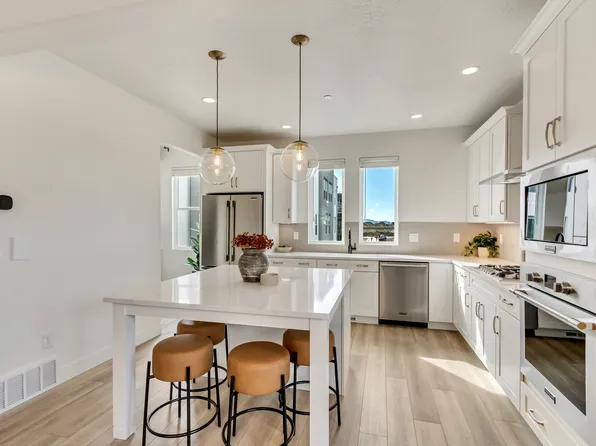 Major League with Roof Deck | Downtown Daybreak Plan, Downtown Daybreak