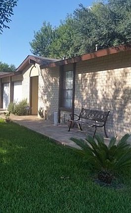 Side Exterior of Home.... well maintained yard....