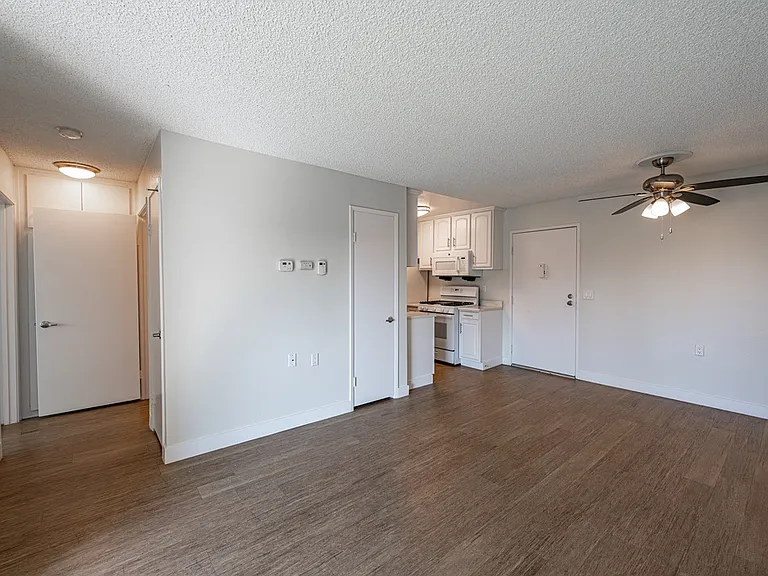 Oak Park Apartments — Photo 27