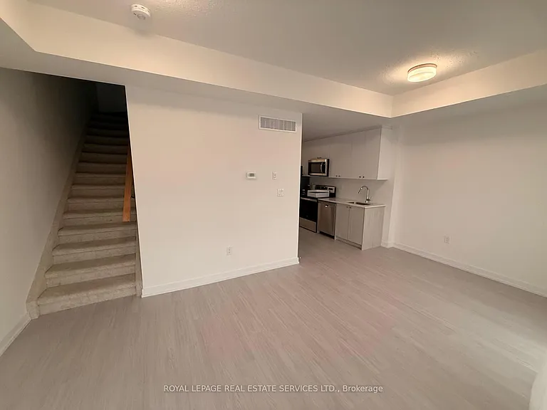 P6 Palace St #25-320 — Photo 7
