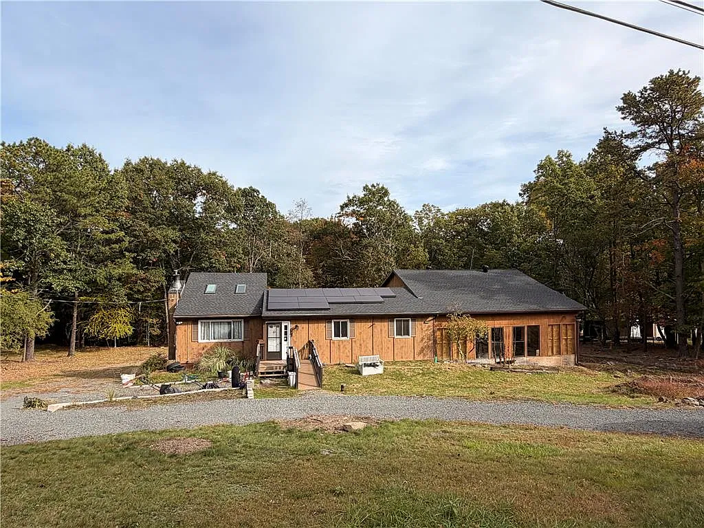 4 bed, 3.0 bath, 2568 sqft, $2,500 — Photo 1