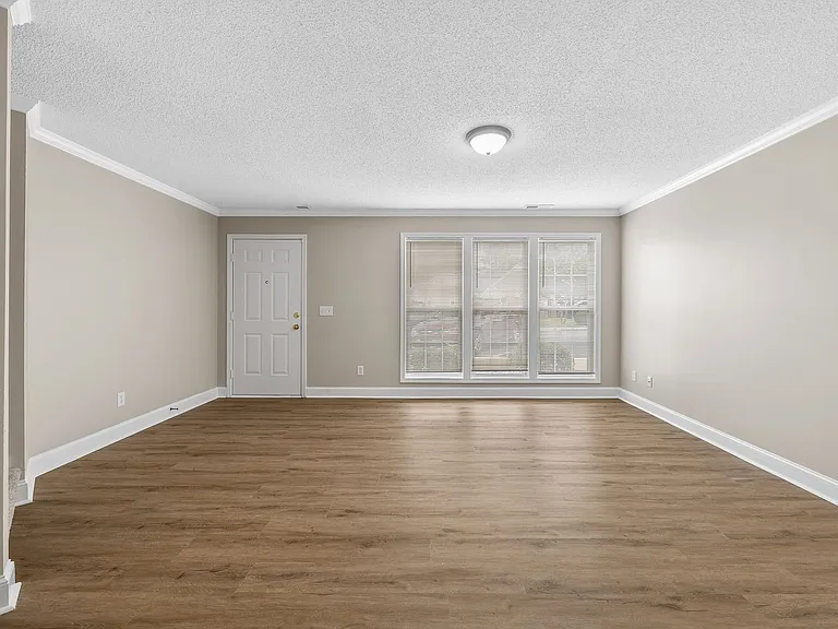 17 Whitfield Way — Photo 4