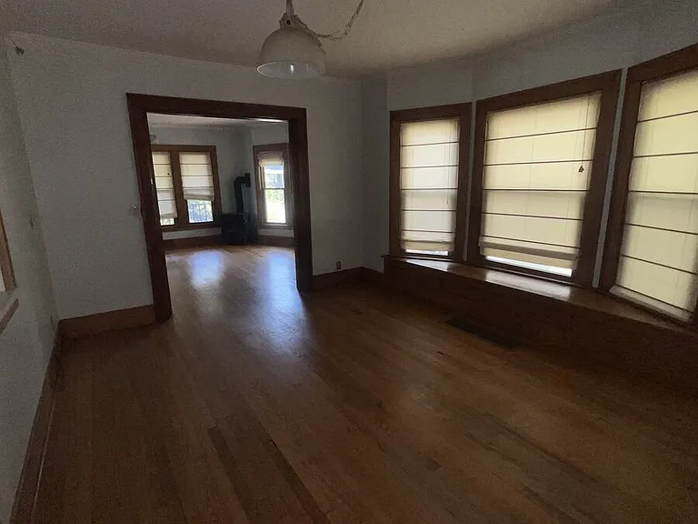 935 Westcott St — Photo 8
