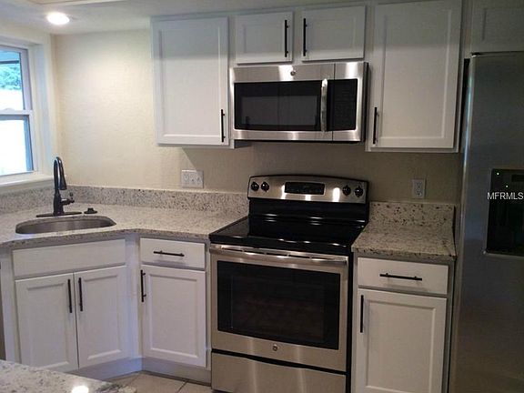 3rd image of 729 Carvell Dr