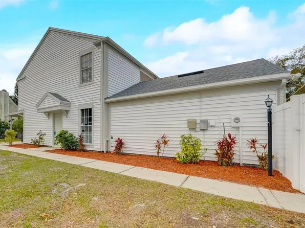6240 OAK CLUSTER CIRCLE, TAMPA, FL 33634