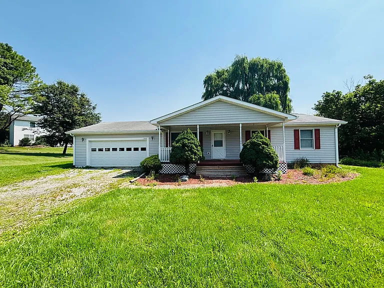 1302 Sandy Cir — Photo 17
