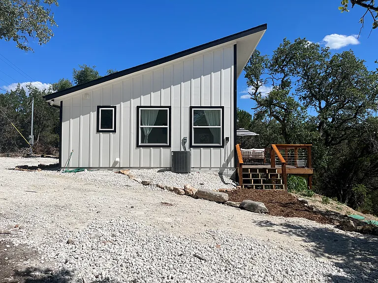 1840 Skyline Dr — Photo 2