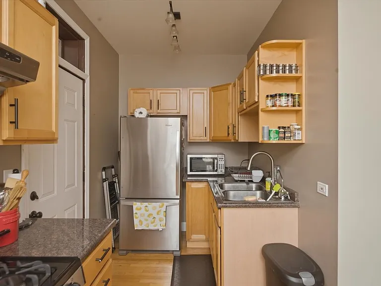 1319 W Addison St #3A — Photo 6