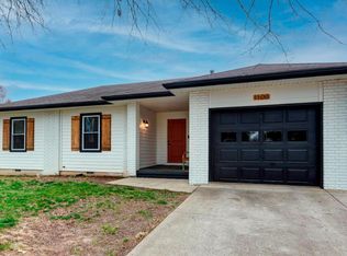 1100 N Walleye St, Nixa, MO 65714