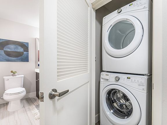 5th image of 21221 W Oxnard St #612